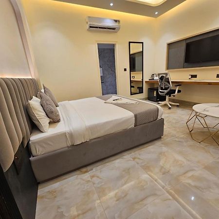 Hotel The Glass House Greater Noida Eksteriør billede