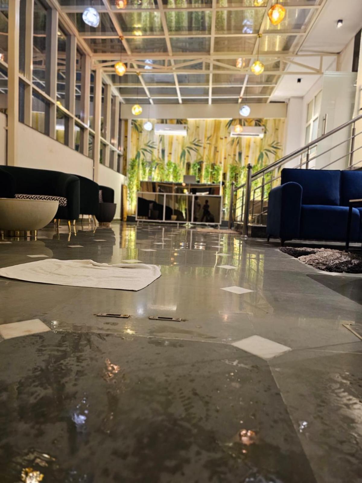 Hotel The Glass House Greater Noida Eksteriør billede