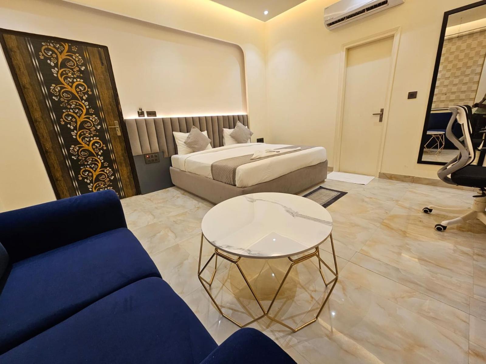 Hotel The Glass House Greater Noida Eksteriør billede