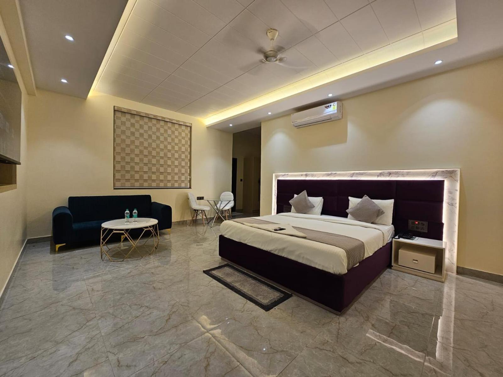 Hotel The Glass House Greater Noida Eksteriør billede