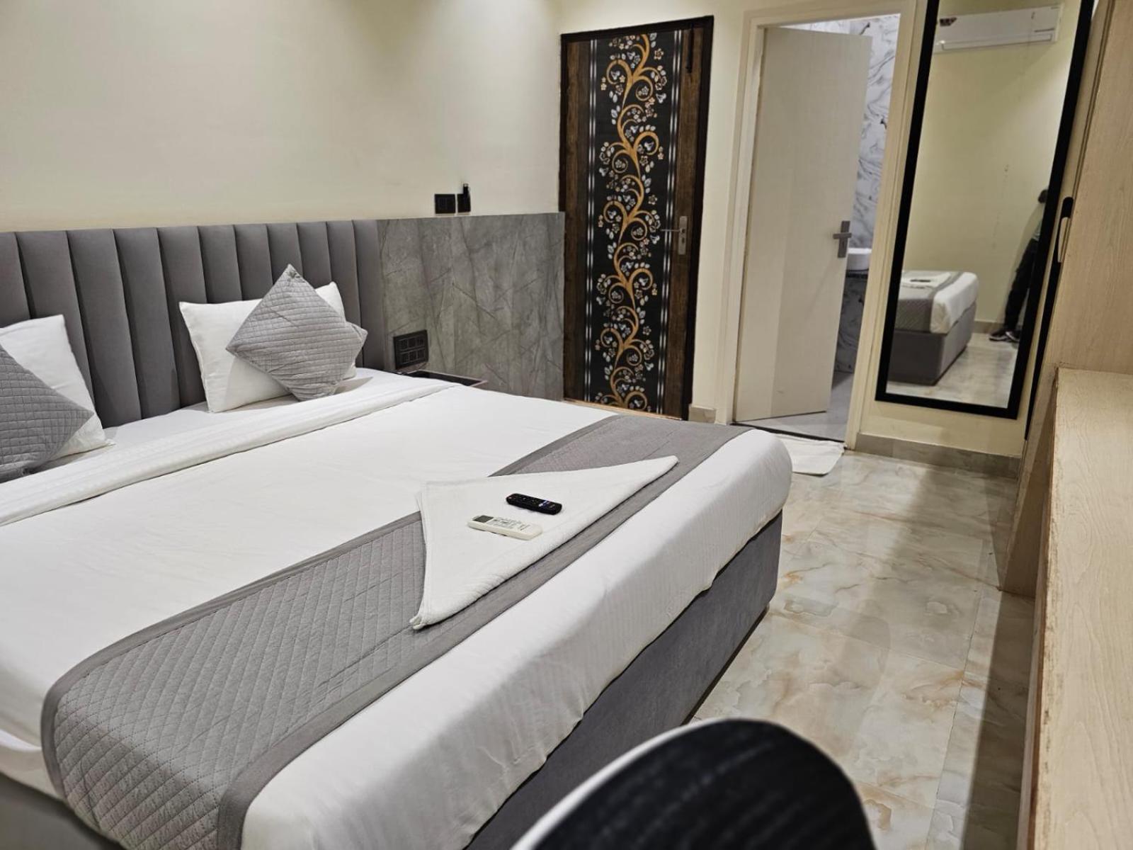 Hotel The Glass House Greater Noida Eksteriør billede