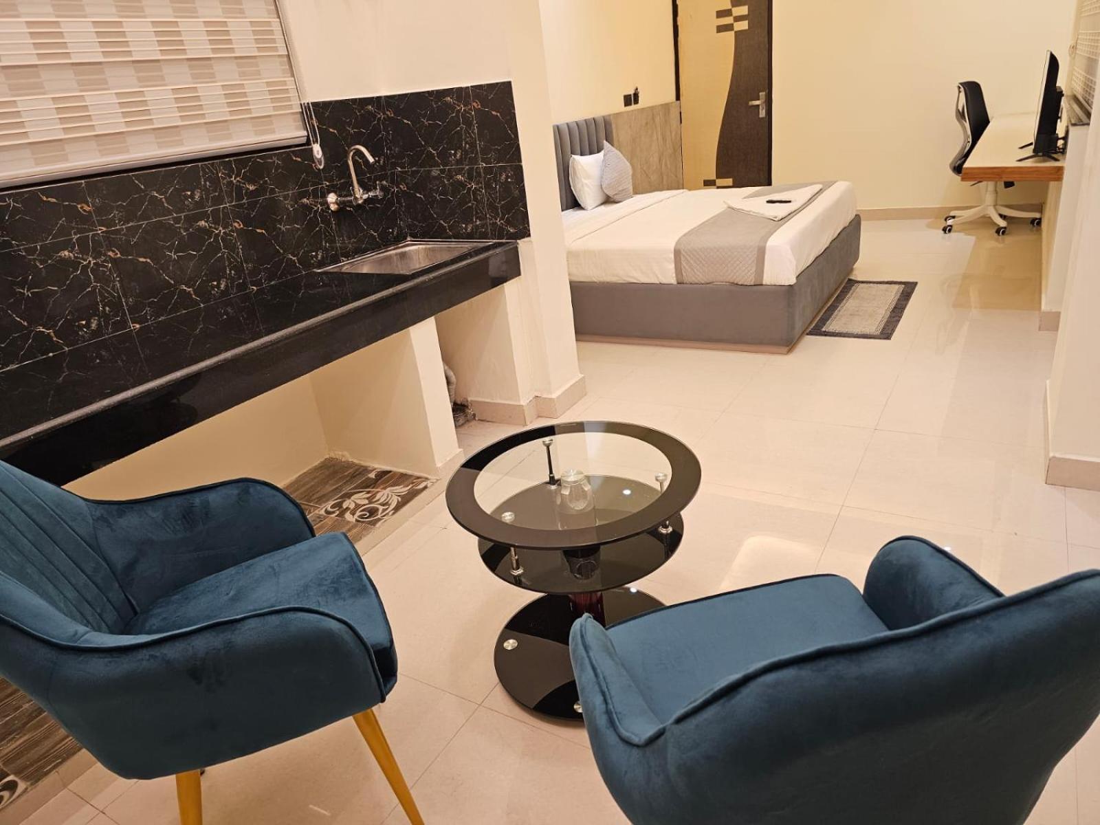 Hotel The Glass House Greater Noida Eksteriør billede
