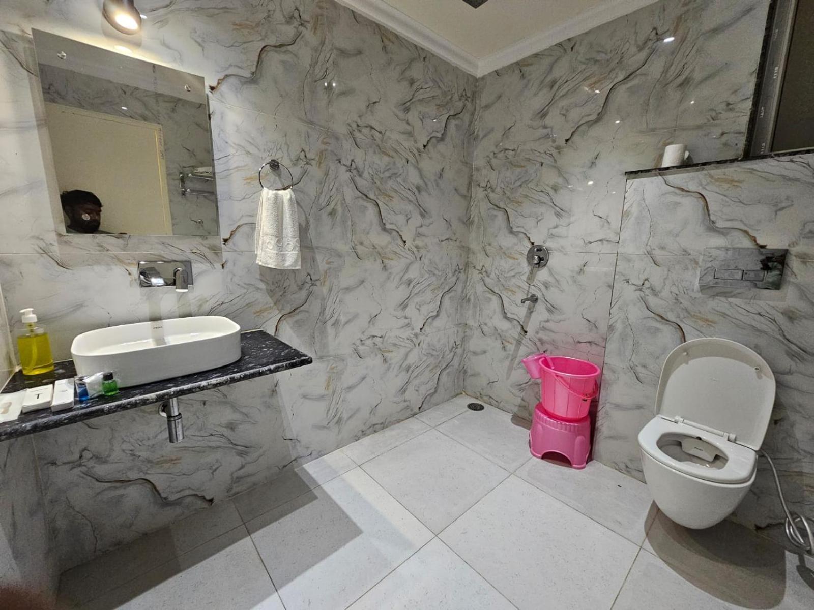 Hotel The Glass House Greater Noida Eksteriør billede