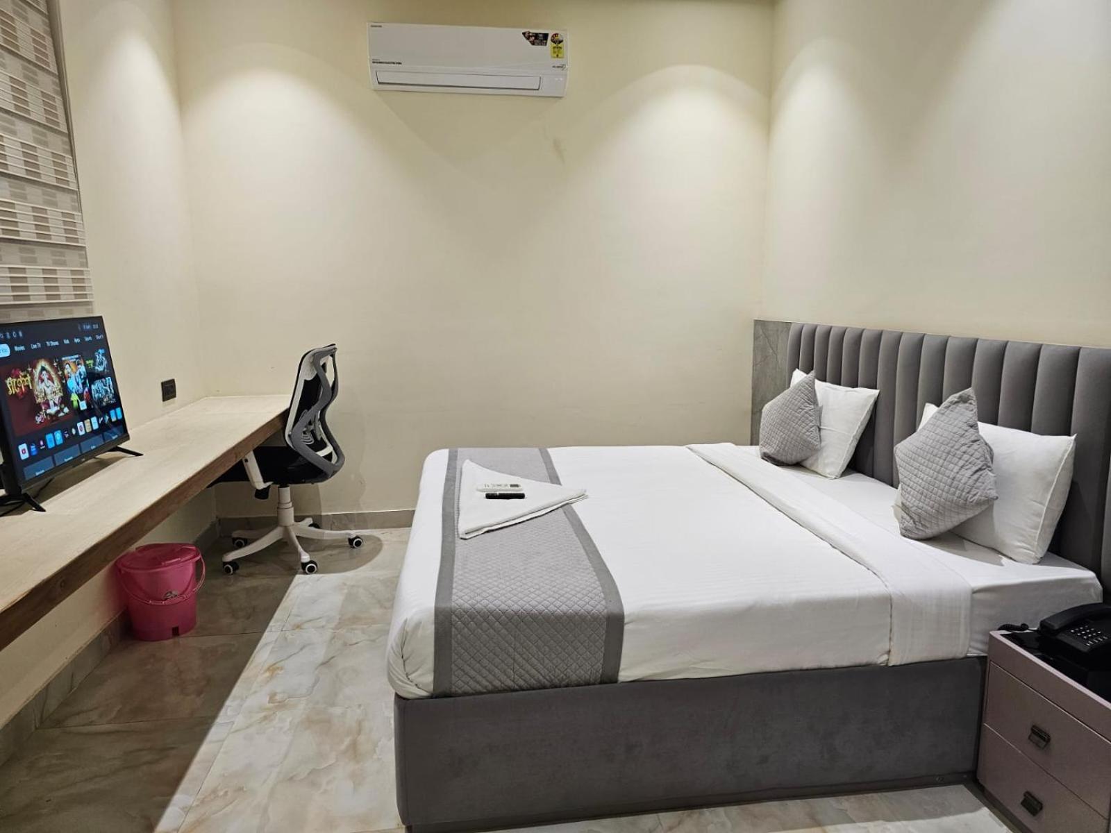Hotel The Glass House Greater Noida Eksteriør billede