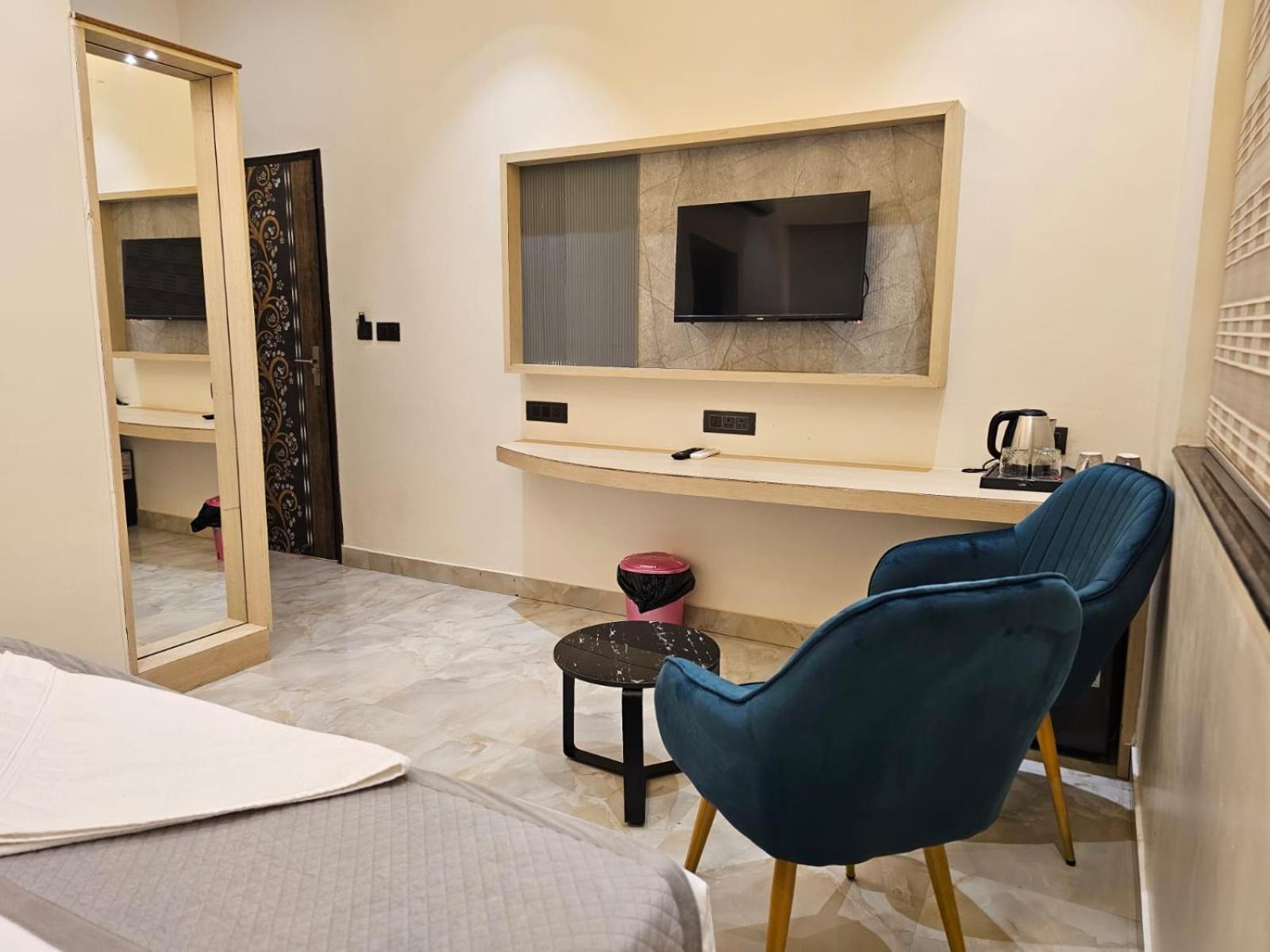Hotel The Glass House Greater Noida Eksteriør billede