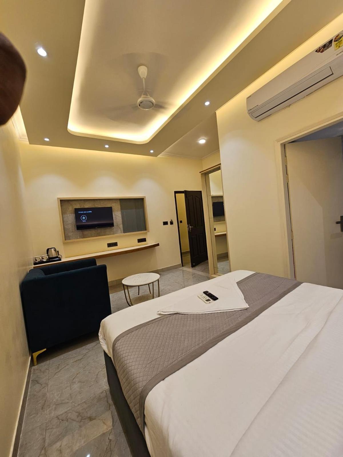 Hotel The Glass House Greater Noida Eksteriør billede