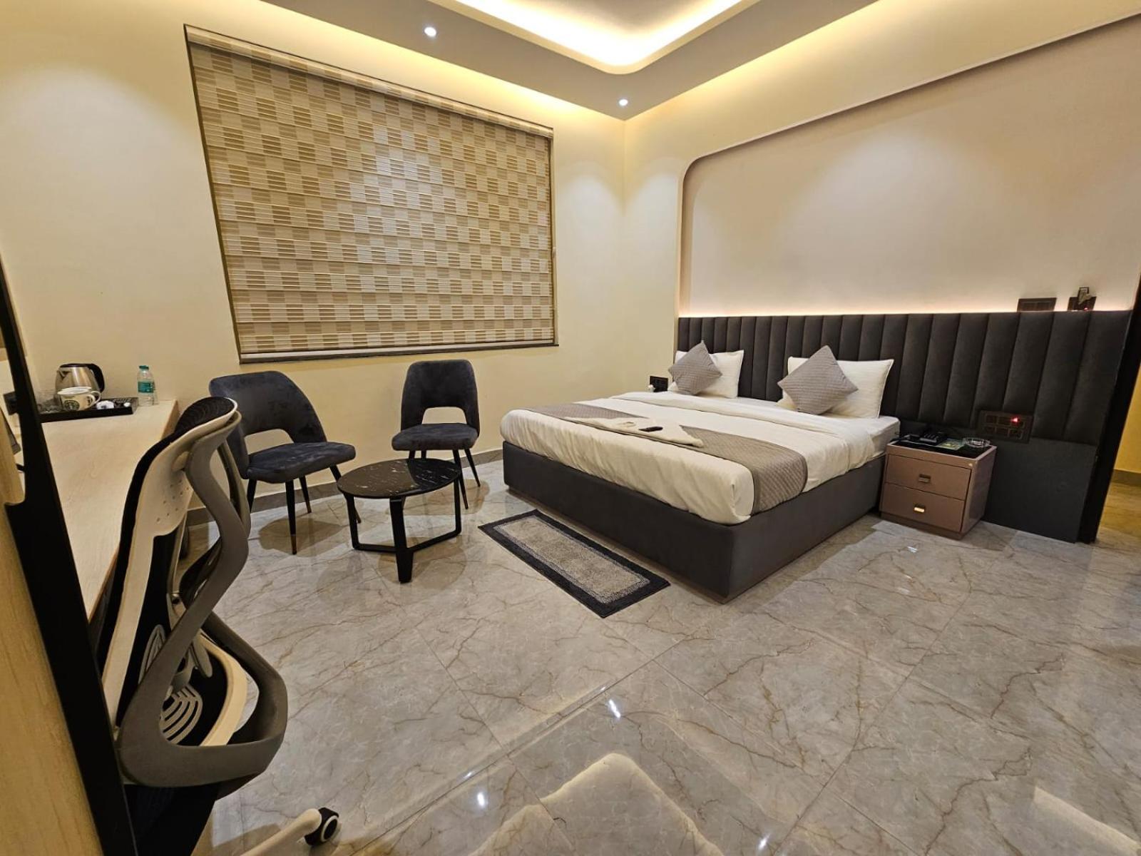Hotel The Glass House Greater Noida Eksteriør billede