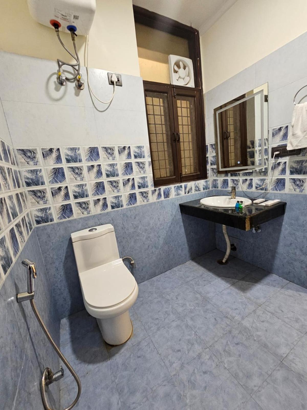 Hotel The Glass House Greater Noida Eksteriør billede