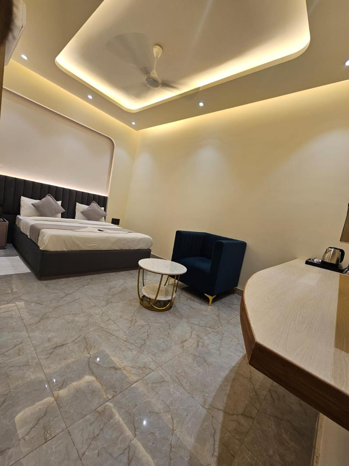 Hotel The Glass House Greater Noida Eksteriør billede