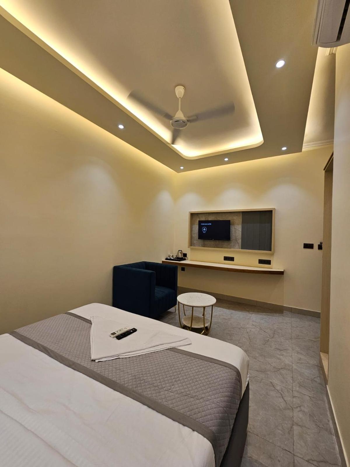 Hotel The Glass House Greater Noida Eksteriør billede