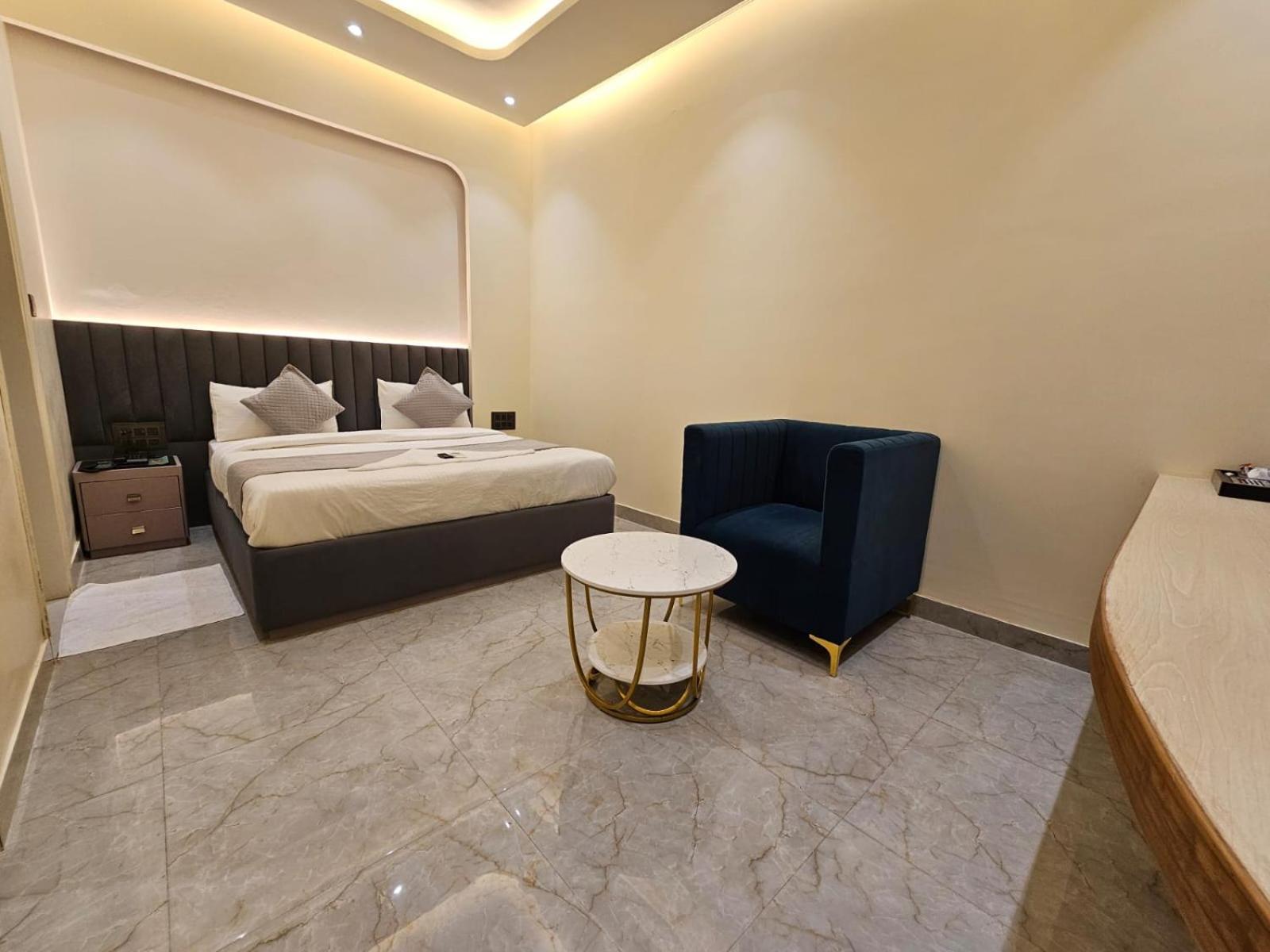 Hotel The Glass House Greater Noida Eksteriør billede